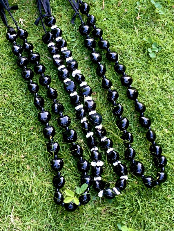 Kukui Nut Leis - BLACK - Image 3