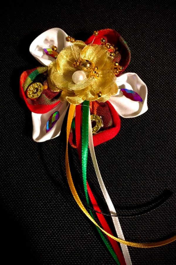 PIN BROOCH - CUSTOM MADE MEDIUM Madras/White Pin Brooch
