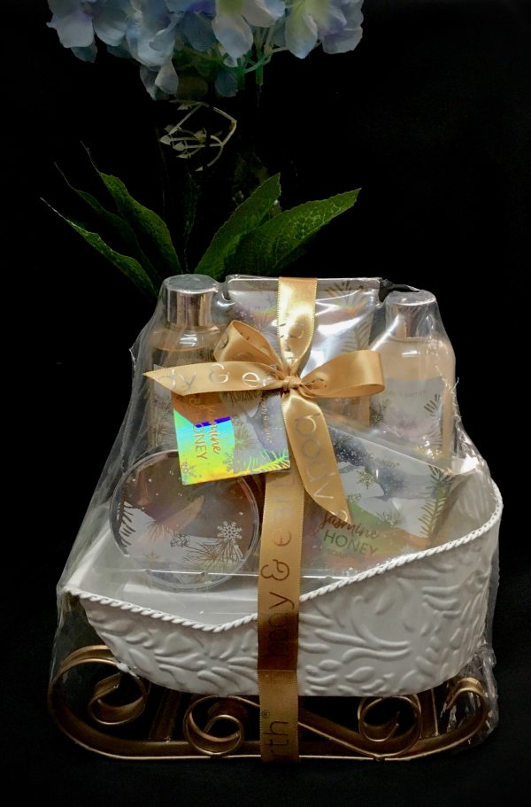 Body & Earth Jasmine & Honey Bath & Body Works Gift Set
