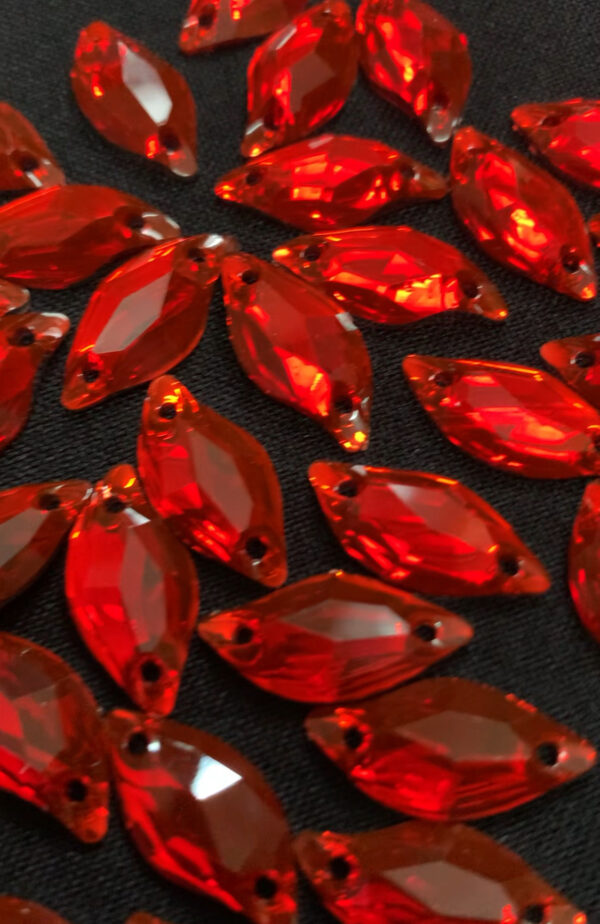 New Leaf Shape Sew On Acrylic Rhinestone - 9x20mm - 20pcs - RED - Image 2