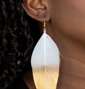 EARRINGS – Fleek Feathers - White
